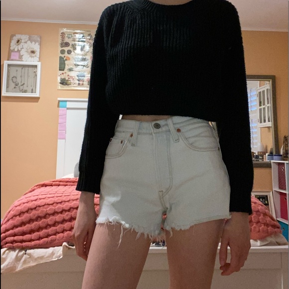 💥BUNDLE (2/$40, 3/$55)💥 LEVI’S 501 shorts high waisted - Picture 5 of 11